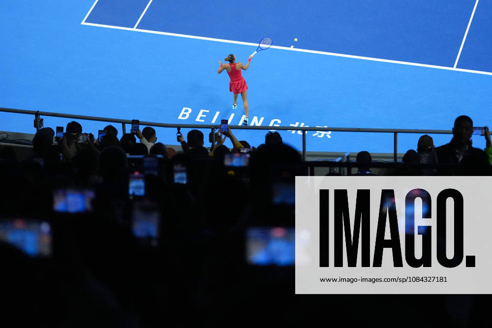 (261010) -- BEIJING, Oct. 10, 2026 -- Zheng Qinwen hits a return during the women s singles semifinal between Zheng Qinwen of China and Elise Mertens of Belgium at 2026 China Open tennis tournament in Beijing, China, Oct. 10, 2026. ) (SP)CHINA-BEIJING-TENNIS-CHINA OPEN-WOMEN S SINGLES-SEMIFINAL (CN) JuxHuanzong