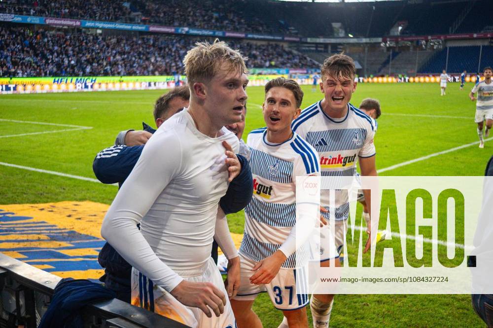 Fußball 3.Liga MSV Duisburg - TSG Hoffenheim II am 10.10.26 in der Schauinsland-Reisen Arena in Duisburg Torjubel zum 3:2 durch Peter Remmert ( Duisburg ) Duisburg