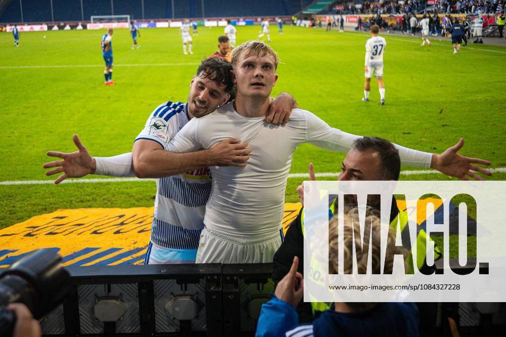 Fußball 3.Liga MSV Duisburg - TSG Hoffenheim II am 10.10.26 in der Schauinsland-Reisen Arena in Duisburg Torjubel zum 3:2 durch Peter Remmert ( Duisburg ) Duisburg