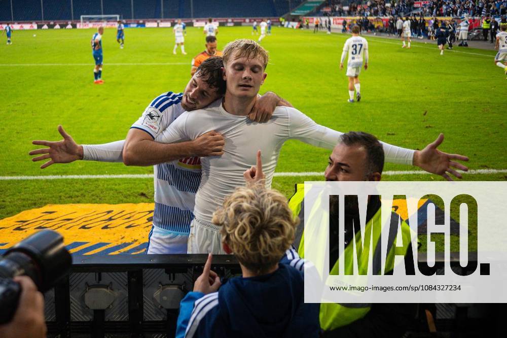 Fußball 3.Liga MSV Duisburg - TSG Hoffenheim II am 10.10.26 in der Schauinsland-Reisen Arena in Duisburg Torjubel zum 3:2 durch Peter Remmert ( Duisburg ) Duisburg