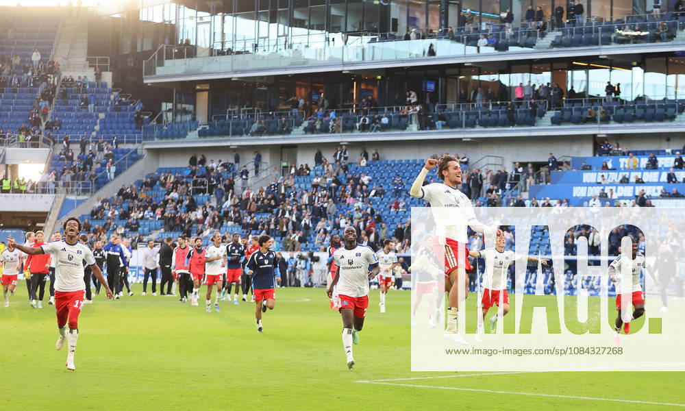 Fussball 1.Bundesliga, TSG 1899 Hoffenheim - Hamburger SV v.l. Mannschaft Hamburger SV nach dem Spiel, after the match bedankt sich bei den Fans, applauds the fans Sinsheim