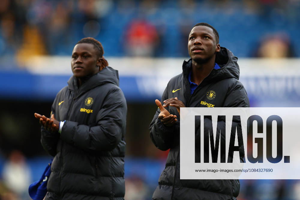 Premier League: Chelsea v AFC Bournemouth LONDON, UK - 10th Oct 2026: Moises Caicedo of Chelsea applauds the fans after the Premier League match between Chelsea FC and AFC Bournemouth at Stamford Bridge London Stamford Bridge England United Kingdom