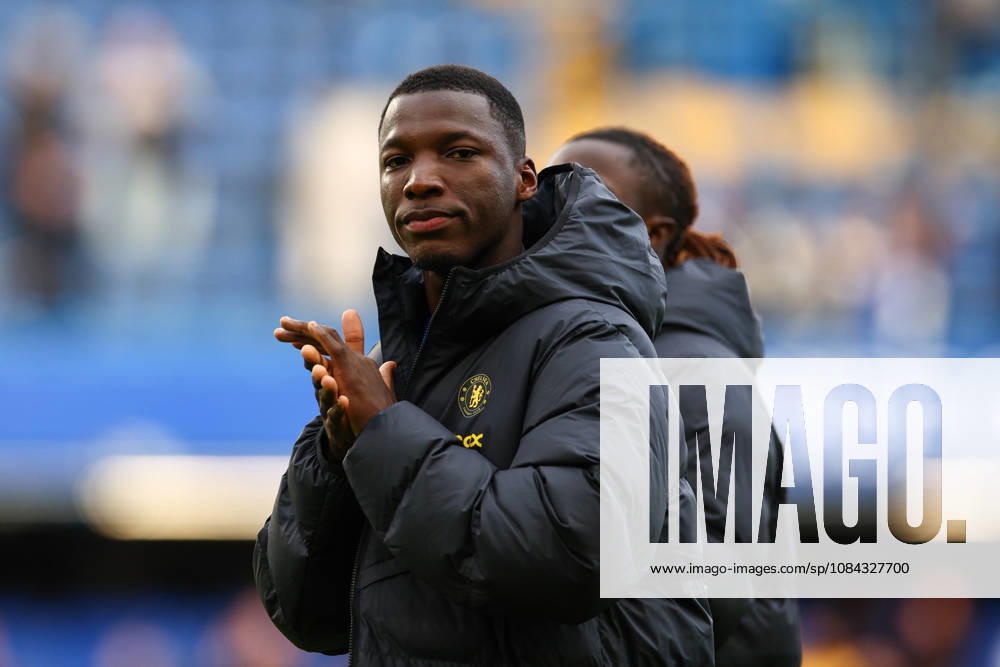 Premier League: Chelsea v AFC Bournemouth LONDON, UK - 10th Oct 2026: Moises Caicedo of Chelsea applauds the fans after the Premier League match between Chelsea FC and AFC Bournemouth at Stamford Bridge London Stamford Bridge England United Kingdom