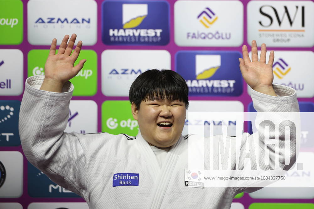 AZERBAIJAN, BAKU - OCTOBER 10, 2026: South Korea s Lee Hyeon-ji celebrates her gold medal during a victory ceremony for the women s heavyweight event as the 2026 World Judo Championships takes place at the National Gymnastics Arena. Mikhail Sinitsyn TASS 99052281