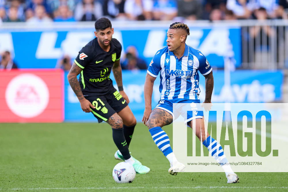 Mariano Diaz Mejia of Deportivo Alaves competes for the ball with Cristian Cuti Romero of Atletico de Madrid during the LaLiga EA Sports match between Deportivo Alaves and Atletico de Madrid at Mendizorrotza on October 10, 2026, in Vitoria, Spain. Deportivo Alaves V Atletico De Madrid - La Liga EA Sports - ZUMAa181 20261010_zaa_a181_055