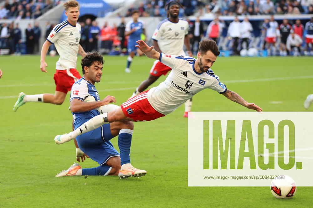 Fussball 1.Bundesliga, TSG 1899 Hoffenheim - Hamburger SV v.l. Zweikampf, Duell, duel, tackle, compete Kofi Amoako (Hamburger SV) Ozan Kabak (TSG 1899 Hoffenheim) Sinsheim