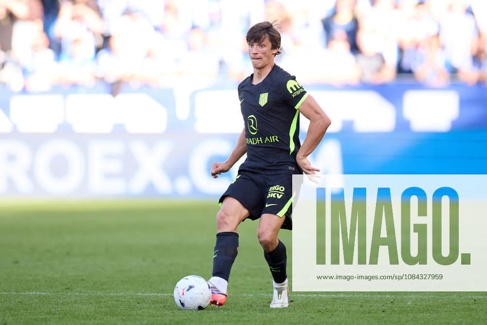 Robin Le Normand of Deportivo Alaves in action during the LaLiga EA Sports match between Deportivo Alaves and Atletico de Madrid at Mendizorrotza on October 10, 2026, in Vitoria, Spain. Vitoria Spain - ZUMAa181 20261010_zaa_a181_050