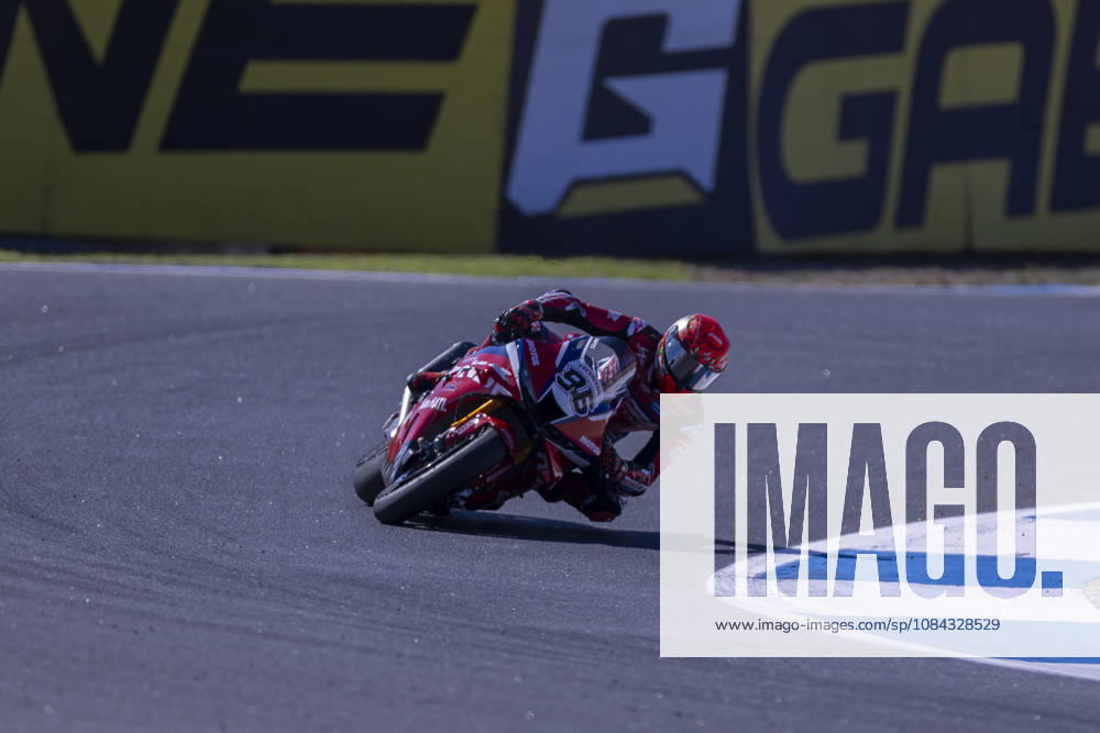 ESTORIL, PORTUGAL - OCTOBER 10: Jake Dixon of Great-Britain and Honda HRC competes during Race 1 during day two of the World Superbikes Estoril Round at Circuito Estoril on October 10, 2026 in Estoril, Portugal. Cascais Portugal - ZUMAl192 20261010_zsp_l192_006