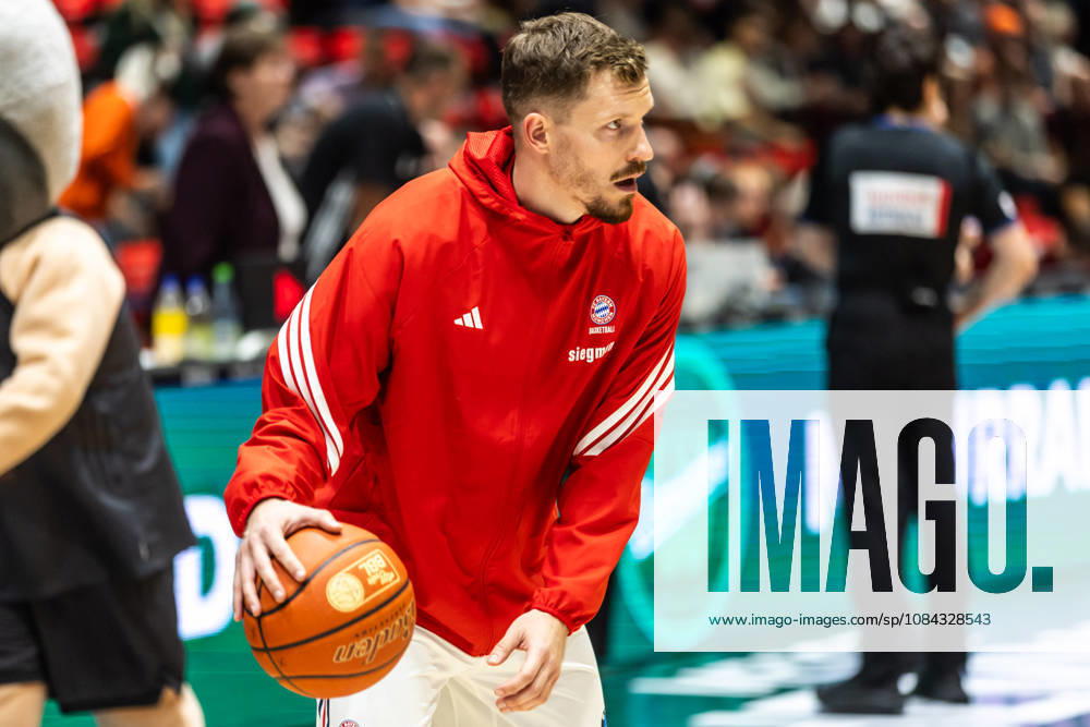 GER, BBL, easyCredit Basketball Bundesliga, Chemnitz, Niners Chemnitz - FC Bayern München Basketball Andreas Obst (FC Bayern München Basketball, 13) bei der Erwärmung Chemnitz Messe Chemnitz Sachsen Deutschland