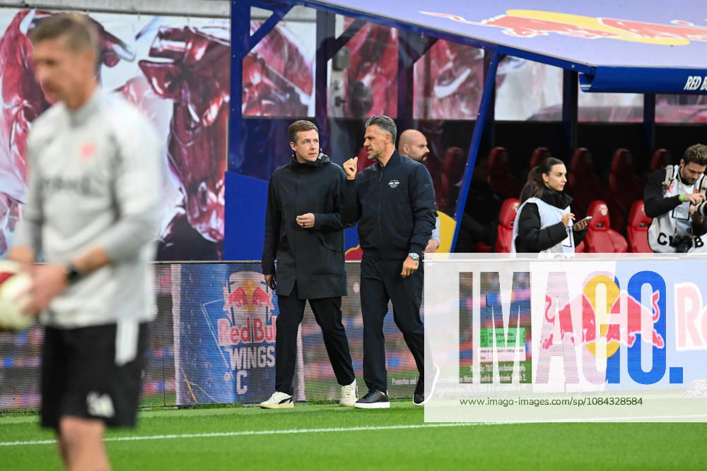 Fußball I Herren I Saison 2026-2027 I Bundesliga I 5. Spieltag I RB Leipzig - Eintracht Frankfurt I 10.10.2026 Martin Demichelis (Trainer, RB Leipzig) (r.) auf dem Weg zum TV Sender Sky Leipzig Red Bull Arena Sachsen Deutschland