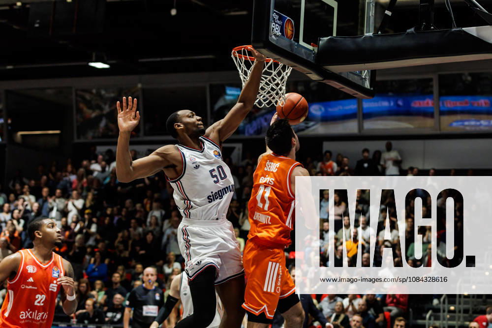 GER, BBL, easyCredit Basketball Bundesliga, Chemnitz, Niners Chemnitz - FC Bayern München Basketball Mateo Å erić (Niners Chemnitz, 21), Austin Wiley (FC Bayern München Basketball, 50) Chemnitz Messe Chemnitz Sachsen Deutschland