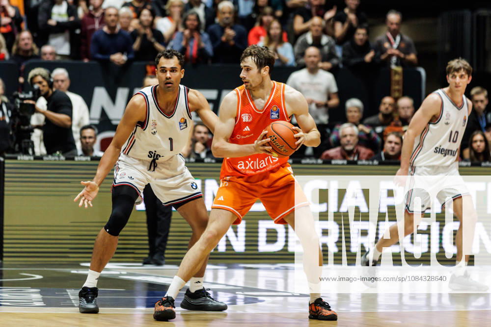 GER, BBL, easyCredit Basketball Bundesliga, Chemnitz, Niners Chemnitz - FC Bayern München Basketball Jannis von Seckendorff (Niners Chemnitz, 90), Oscar da Silva (FC Bayern München Basketball, 1) Chemnitz Messe Chemnitz Sachsen Deutschland