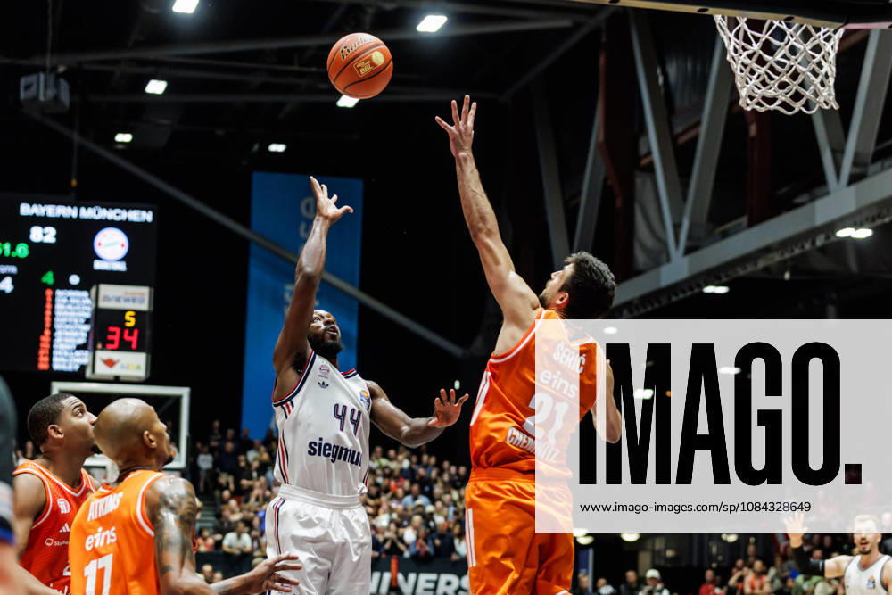 GER, BBL, easyCredit Basketball Bundesliga, Chemnitz, Niners Chemnitz - FC Bayern München Basketball Kamar Baldwin (FC Bayern München Basketball, 44), Mateo Å erić (Niners Chemnitz, 21) Chemnitz Messe Chemnitz Sachsen Deutschland