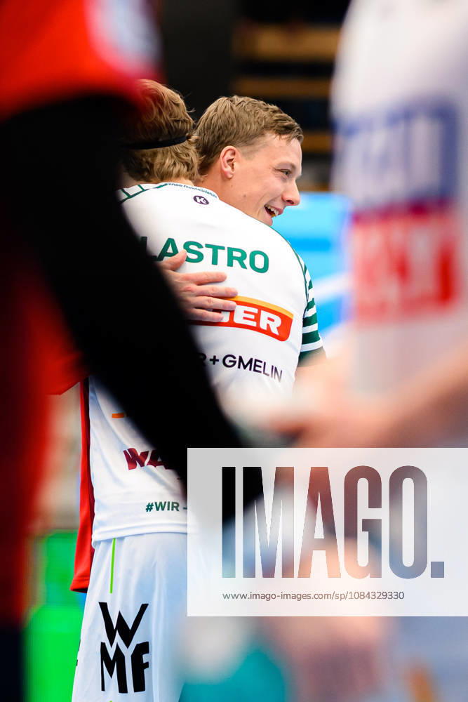 Goeppingen: HBL - 26 27 - Frisch Auf Goeppingen - SG BBM Bietigheim Till Hermann (Bietighiem), Franko Lastro (Goeppingen) Goeppingen EWS Arena Baden-Württemberg Deutschland