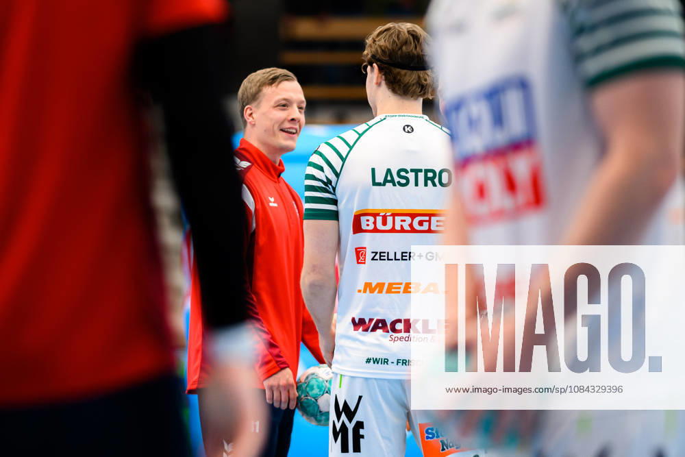 Goeppingen: HBL - 26 27 - Frisch Auf Goeppingen - SG BBM Bietigheim v.li. Till Hermann (Bietighiem), Franko Lastro (Goeppingen) Goeppingen EWS Arena Baden-Württemberg Deutschland
