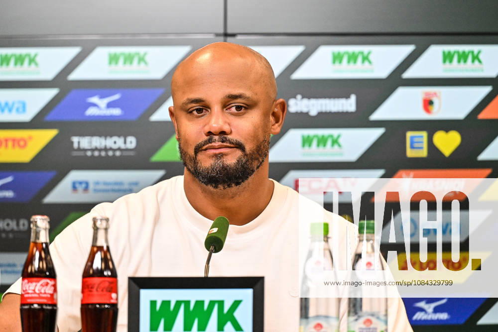 GER, Fußball, Herren, 1. Bundesliga, 5. Spieltag, FC Augsburg vs FC Bayern München Vincent Kompany (Bayern Muenchen), Pressekonferenz nach Spielende Augsburg WWK-Arena Bayern Deutschland