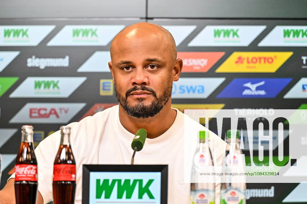 GER, Fußball, Herren, 1. Bundesliga, 5. Spieltag, FC Augsburg vs FC Bayern München Vincent Kompany (Bayern Muenchen), Pressekonferenz nach Spielende Augsburg WWK-Arena Bayern Deutschland
