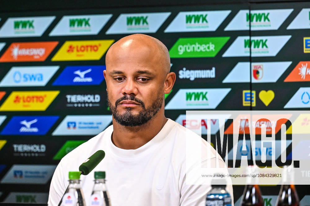 GER, Fußball, Herren, 1. Bundesliga, 5. Spieltag, FC Augsburg vs FC Bayern München Vincent Kompany (Bayern Muenchen), Pressekonferenz nach Spielende Augsburg WWK-Arena Bayern Deutschland