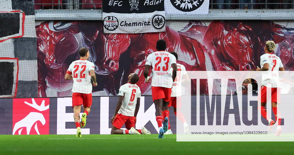 RB Leipzig - Frankfurt Bundesliga Leipzig, 10.10.2026, Red Bull Arena, Fussball, Bundesliga, Spieltag 5 , RB Leipzig vs. SG Eintracht Frankfurt , Tor für Leipzig zum 1:0. Im Bild: Torjubel um Torschütze Ezechiel Banzuzi (6, RB Leipzig) ,