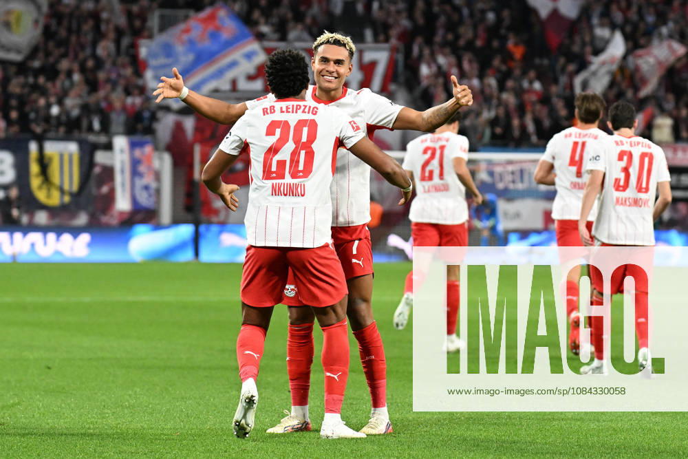 Fußball I Herren I Saison 2026-2027 I Bundesliga I 5. Spieltag I RB Leipzig - Eintracht Frankfurt I 10.10.2026 Torjubel Christopher Nkunku (28, RB Leipzig) mit Antonio Nusa (7, RB Leipzig) Leipzig Red Bull Arena Sachsen Deutschland