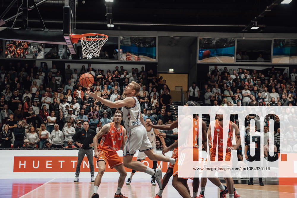 EasyCredit Basketball Bundesliga, 5. Spieltag, Niners Chemnitz -Bayern München 10.10.2026 ab 16:00 Uhr Chemnitz, Chemnitz Arena Im Foto: 05 Niels Giffey, 02 Stefan Smith, 25 Ben Burnham, 90 Jannis von Seckendorf easyCredit Basketball Bundesliga, 5. Spieltag, Niners Chemnitz - Bayern München Chemnitz Sachsen Deutschland
