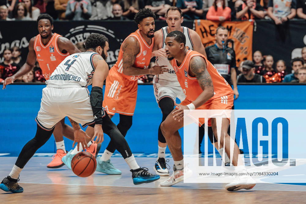 EasyCredit Basketball Bundesliga, 5. Spieltag, Niners Chemnitz -Bayern München 10.10.2026 ab 16:00 Uhr Chemnitz, Chemnitz Arena Im Foto: 22 Nighaeal Ceaser, 04 Duane Washington JR. easyCredit Basketball Bundesliga, 5. Spieltag, Niners Chemnitz - Bayern München Chemnitz Sachsen Deutschland