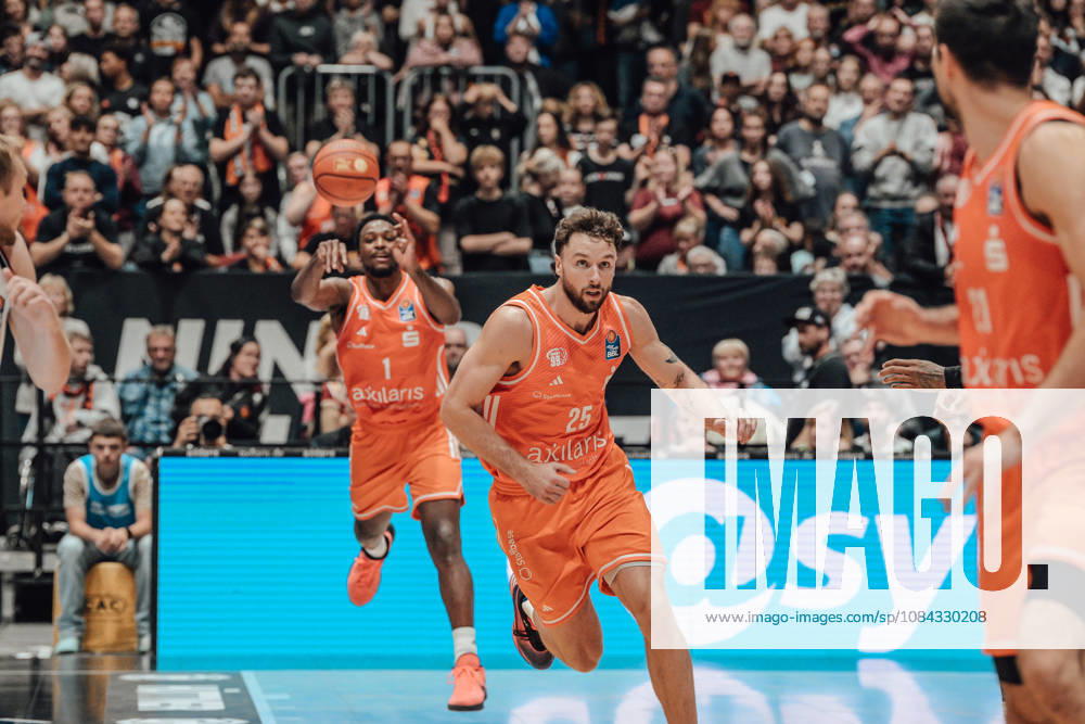 EasyCredit Basketball Bundesliga, 5. Spieltag, Niners Chemnitz -Bayern München 10.10.2026 ab 16:00 Uhr Chemnitz, Chemnitz Arena Im Foto: 01 Phlandrous Fleming JR, 25 Ben Burnham easyCredit Basketball Bundesliga, 5. Spieltag, Niners Chemnitz - Bayern München Chemnitz Sachsen Deutschland