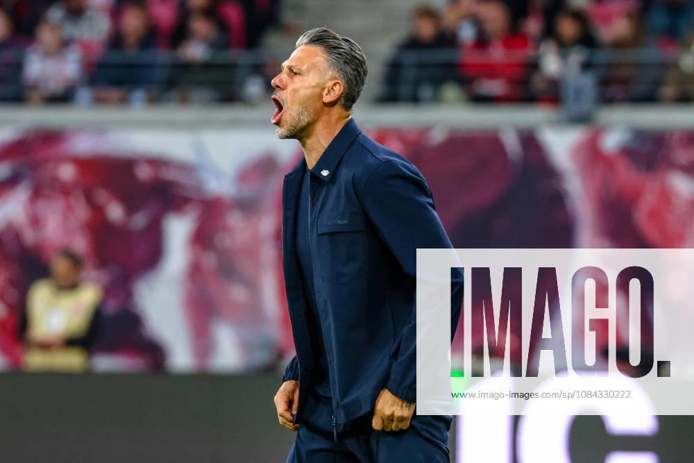 Martin Demichelis (RB Leipzig, Cheftrainer) gibt Anweisungen, gestikuliert, schreit, GER, RB Leipzig vs. Eintracht Frankfurt, Fussball, 1. Bundesliga Herren, 5. Spieltag, Spielzeit 2026 2027, 10.10.2026 DFL regulations prohibit any use of photographs as image sequences and or quasi-video. GER, RB Leipzig vs. Eintracht Frankfurt, Fussball, 1. Bundesliga Herren, 5. Spieltag, Spielzeit 2026 2027, 10.10.2026 Leipzig