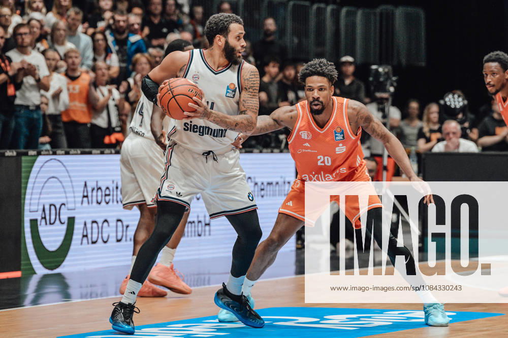 EasyCredit Basketball Bundesliga, 5. Spieltag, Niners Chemnitz -Bayern München 10.10.2026 ab 16:00 Uhr Chemnitz, Chemnitz Arena Im Foto: 20 Urald King, 04 Duane Washington JR. easyCredit Basketball Bundesliga, 5. Spieltag, Niners Chemnitz - Bayern München Chemnitz Sachsen Deutschland