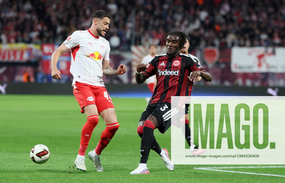 RB Leipzig - Frankfurt Bundesliga Leipzig, 10.10.2026, Red Bull Arena, Fußball, 1.Bundesliga, 5.Spieltag , RB Leipzig vs. SG Eintracht Frankfurt , Im Bild von links: Romulo (40, RB Leipzig), Lilian Brassier (3, Frankfurt). , Nur zur redaktionellen Nutzung. Only editorial use. , DFL DFB regulations prohibit any use of photographs as image sequences and or quasi-video. ,