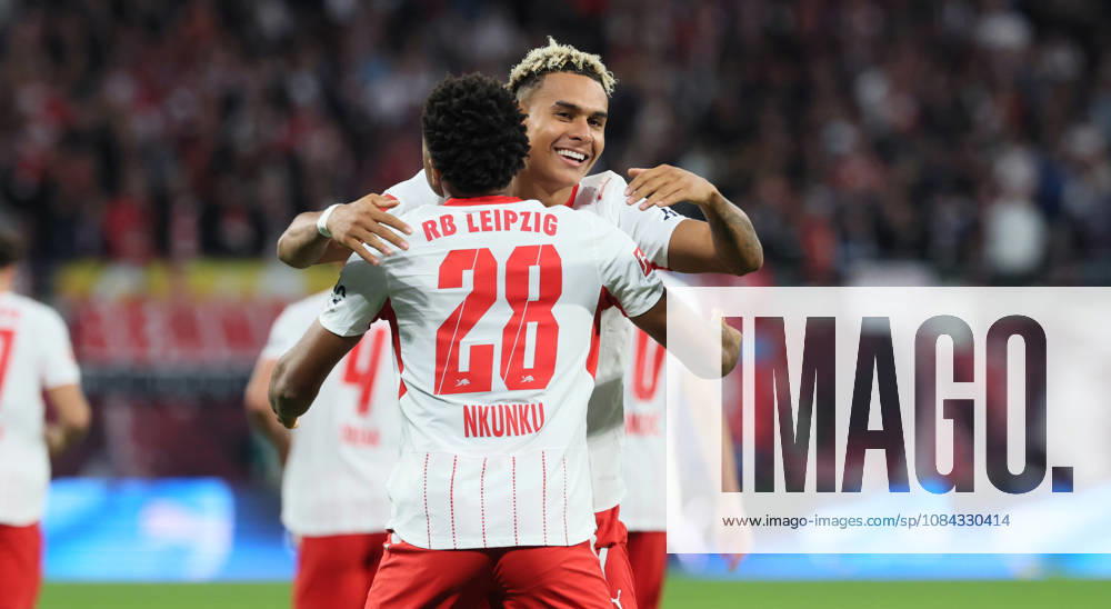RB Leipzig - Frankfurt Bundesliga Leipzig, 10.10.2026, Red Bull Arena, Fußball, 1.Bundesliga, 5.Spieltag , RB Leipzig vs. SG Eintracht Frankfurt , Im Bild: Tor für RB Leipzig. Christopher Nkunku ( 28, RBL) trifft zum 1:0 und jubelt mit Antonio Nusa (7, RB Leipzig). , Nur zur redaktionellen Nutzung. Only editorial use. , DFL DFB regulations prohibit any use of photographs as image sequences and or quasi-video. ,