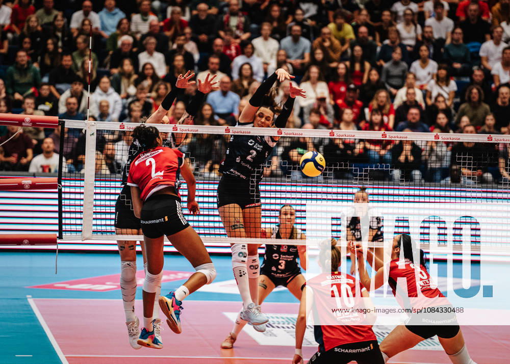 Im Bild: Block durch Dresden, Lena Olliges (3, Dresdner SC) 10.10.2026, Dresdner SC - Allianz MTV Stuttgart, DEKRA 1. Bundesliga Frauen, Volleyball, Deutschland, Dresden, Cyberport Arena