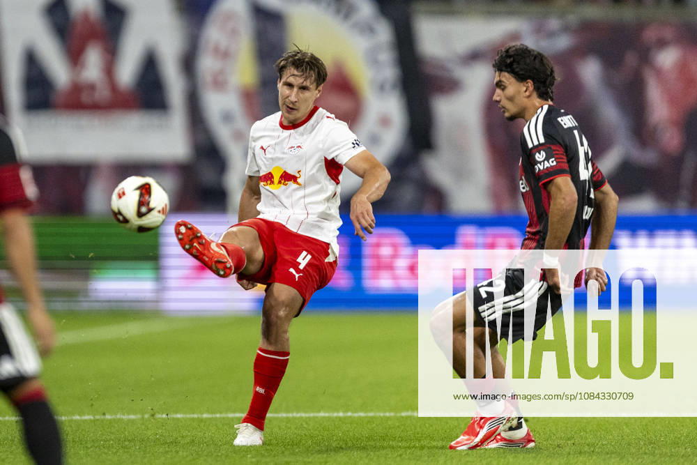 GER, Leipzig, Fussball, Bundesliga, 5. Spieltag, RB Leipzig vs. Eintracht Frankfurt im Bild v.l.: Willi Orban (RB Leipzig 04), Can Uzun (Eintracht Frankfurt 42), Zweikampf 10.10.2026, Red-Bull Arena Leipzig DFL DFB REGULATIONS PROHIBIT ANY USE OF PHOTOGRAPHS AS IMAGE SEQUENCES AND OR QUASI-VIDEO, Leipzig Red-Bull Arena Sachsen Germany