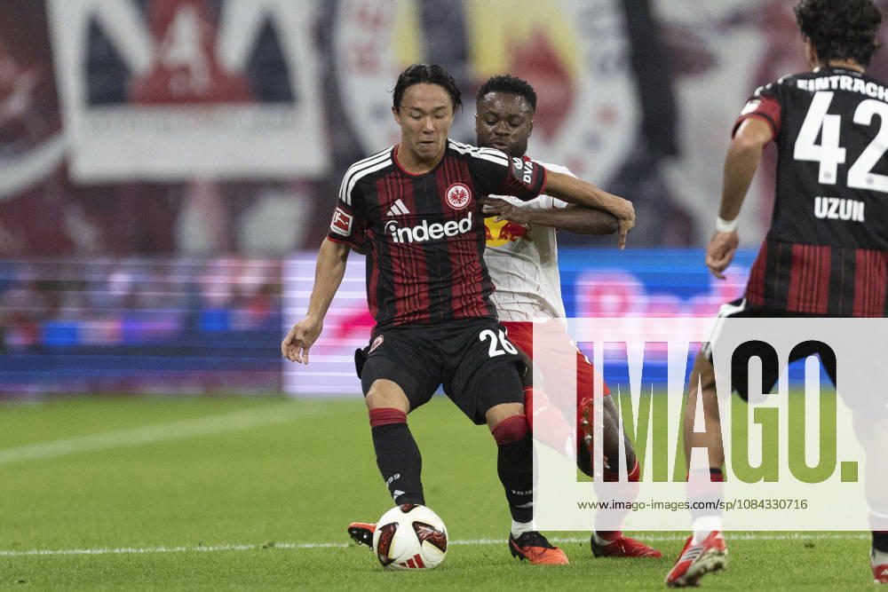 GER, Leipzig, Fussball, Bundesliga, 5. Spieltag, RB Leipzig vs. Eintracht Frankfurt im Bild v.l.: Keita Kosugi (Eintracht Frankfurt 26), Ridle Baku (RB Leipzig 17), Zweikampf 10.10.2026, Red-Bull Arena Leipzig DFL DFB REGULATIONS PROHIBIT ANY USE OF PHOTOGRAPHS AS IMAGE SEQUENCES AND OR QUASI-VIDEO, Leipzig Red-Bull Arena Sachsen Germany