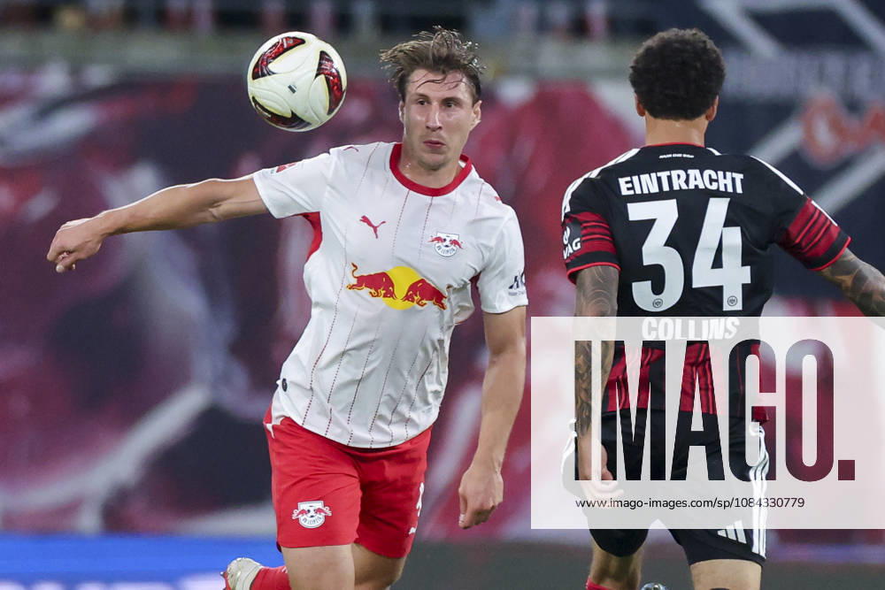 Willi Orban (RB Leipzig) und Nnamdi Collins (Eintracht Frankfurt) kaempfen um den Ball waehrend des spiels der 1. Bundesliga zwischen RB Leipzig und Eintracht Frankfurt, Red Bull Arena am 10. October 2026 in Leipzig, Deutschland. (Foto von Marco Steinbrenner DeFodi Images) +++ Willi Orban (RB Leipzig) und Nnamdi Collins (Eintracht Frankfurt) battle for the ball during the Bundesliga match between RB Leipzig and Eintracht Frankfurt at Red Bull Arena on October 10, 2026 in Leipzig, Germany. (Photo by Marco Steinbrenner DeFodi Images) DFB DFL REGULATIONS PROHIBIT ANY USE OF PHOTOGRAPHS AS IMAGE SEQUENCES AND OR QUASI-VIDEO. (Photo by Marco Steinbrenner DeFodi Images) -