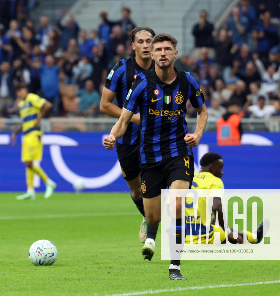 Inter Milans Petar Sicic jubilates after scoring goal of 1 to 0 during the Italian serie A soccer match between Inter and Parma at Giuseppe Meazza stadium in Milan, 10 October 2026..ANSA MATTEO BAZZI. Serie A: Inter Vs Parma - ZUMAa110 20261010_zaf_a110_031