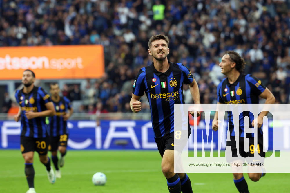 Inter Milans Petar Sicic jubilates after scoring goal of 1 to 0 during the Italian serie A soccer match between Inter and Parma at Giuseppe Meazza stadium in Milan, 10 October 2026..ANSA MATTEO BAZZI. Serie A: Inter Vs Parma - ZUMAa110 20261010_zaf_a110_032