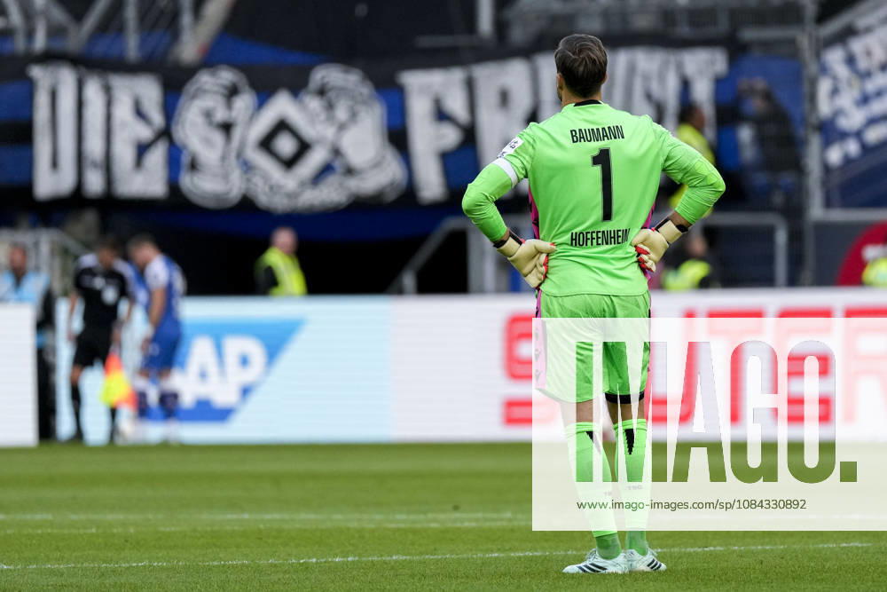 Oliver Baumann (Torwart, Hoffenheim, 1, Kapitän), Freisteller, Ganzkörper, Einzelbild, Einzelfoto, Aktion, Action, enttäuscht schauend, Enttäuschung, Frustration, disappointed, pessimistisch, Spieler der TSG 1899 Hoffenheim, 10.10.2026, Sinsheim (Deutschland), Fussball, Bundesliga, TSG 1899 Hoffenheim - Hamburger SV, DFB DFL REGULATIONS PROHIBIT ANY USE OF PHOTOGRAPHS AS IMAGE SEQUENCES AND OR QUASI-VIDEO.