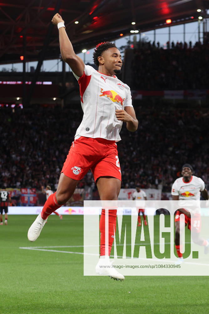 Fussball 1.Bundesliga, RB Leipzig - Eintracht Frankfurt v.l. Torjubel nach dem Tor zum celebrating the goal celebrate 2:0 durch Christopher Nkunku (RB Leipzig) Leipzig
