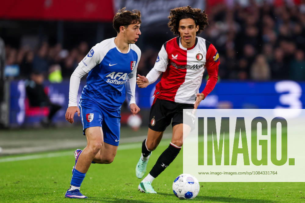 2026-10-10 Feyenoord v AZ Alkmaar - Dutch Eredivisie ROTTERDAM, NETHERLANDS - OCTOBER 10: Mateo Chavez of AZ Alkmaar is challenged by Gjivai Zechiel of Feyenoord during the Dutch Eredivisie match between Feyenoord and AZ Alkmaar at Stadion Feijenoord on October 10, 2026 in Rotterdam, Netherlands. Rotterdam Stadion Feijenoord Netherlands Content not available for redistribution in The Netherlands directly or indirectly through any third parties.