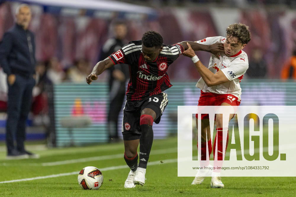GER, Leipzig, Fussball, Bundesliga, 5. Spieltag, RB Leipzig vs. Eintracht Frankfurt im Bild v.l.: Noel Aseko (Eintracht Frankfurt 15), Neil El Aynaoui (RB Leipzig 21), Zweikampf 10.10.2026, Red-Bull Arena Leipzig DFL DFB REGULATIONS PROHIBIT ANY USE OF PHOTOGRAPHS AS IMAGE SEQUENCES AND OR QUASI-VIDEO, Leipzig Red-Bull Arena Sachsen Germany