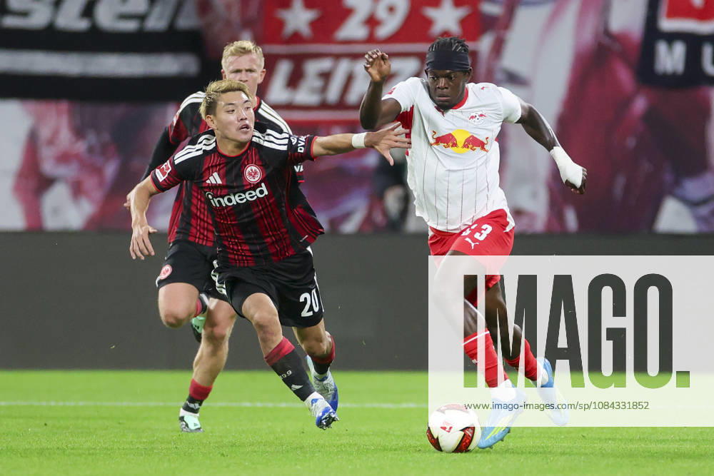 Ritsu Doan (Eintracht Frankfurt) und Castello Lukeba (RB Leipzig) kaempfen um den Ball waehrend des spiels der 1. Bundesliga zwischen RB Leipzig und Eintracht Frankfurt, Red Bull Arena am 10. October 2026 in Leipzig, Deutschland. (Foto von Marco Steinbrenner DeFodi Images) +++ Ritsu Doan (Eintracht Frankfurt) und Castello Lukeba (RB Leipzig) battle for the ball during the Bundesliga match between RB Leipzig and Eintracht Frankfurt at Red Bull Arena on October 10, 2026 in Leipzig, Germany. (Photo by Marco Steinbrenner DeFodi Images) DFB DFL REGULATIONS PROHIBIT ANY USE OF PHOTOGRAPHS AS IMAGE SEQUENCES AND OR QUASI-VIDEO. (Photo by Marco Steinbrenner DeFodi Images) -