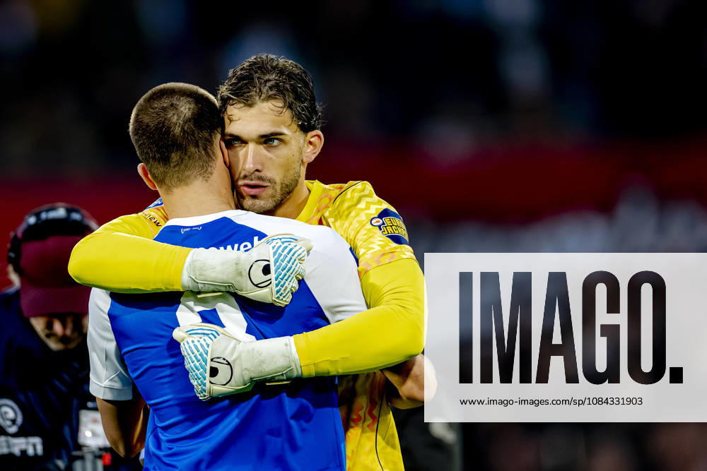 ROTTERDAM - AZ Alkmaar goalkeeper Jari De Busser during the Vriendenloterij Eredivisie match between Feyenoord and AZ at De Kuip on 10 October 2026 in Rotterdam, Netherlands. (Photo by DeFodi Images) -
