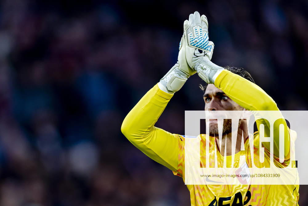 ROTTERDAM - AZ Alkmaar goalkeeper Jari De Busser during the Vriendenloterij Eredivisie match between Feyenoord and AZ at De Kuip on 10 October 2026 in Rotterdam, Nederland. (Photo by DeFodi Images) -