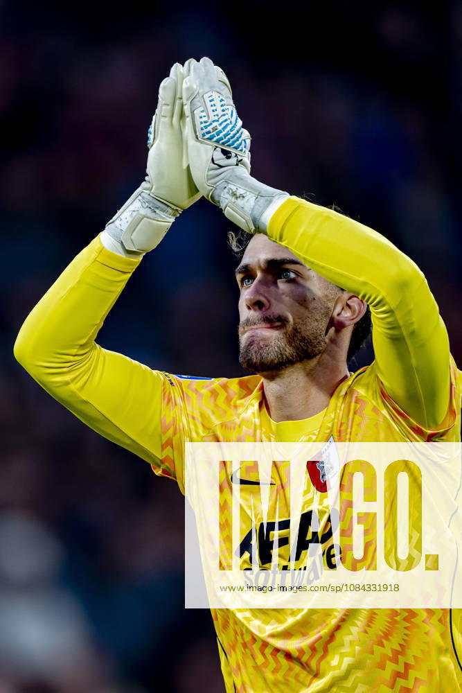 ROTTERDAM - AZ Alkmaar goalkeeper Jari De Busser during the Vriendenloterij Eredivisie match between Feyenoord and AZ at De Kuip on 10 October 2026 in Rotterdam, Netherlands. (Photo by DeFodi Images) -