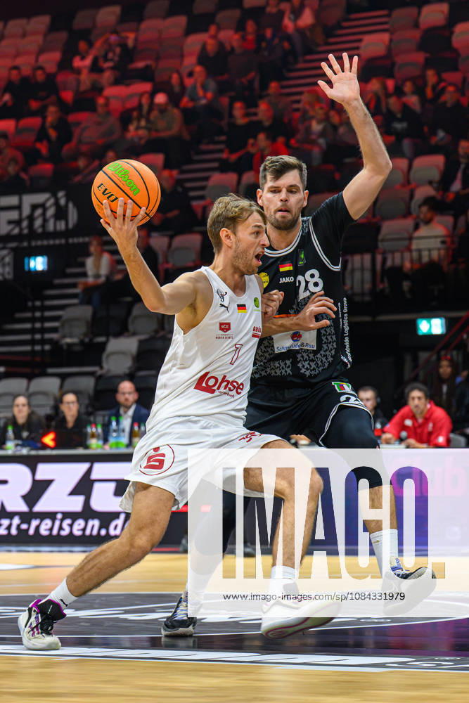 Basketball - Saison 2026 2027 - 2. Bundesliga Pro-A - 4. Spieltag: Nürnberg Falcons Basketball Club NBC - Kreisbau Kirchheim Knights - AlSch - - Christian Feneberg (7, Nürnberg Falcons BC NBC ) Nicolas Bretzel (21, Kreisbau Kirchheim Knights )