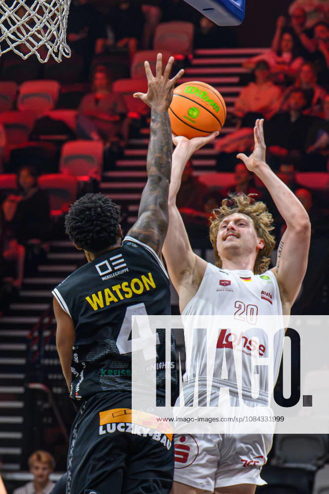 Basketball - Saison 2026 2027 - 2. Bundesliga Pro-A - 4. Spieltag: Nürnberg Falcons Basketball Club NBC - Kreisbau Kirchheim Knights - AlSch - - Desmond Watson (4, Kreisbau Kirchheim Knights ) Nicholas Nic Welp (20, Nürnberg Falcons BC NBC )