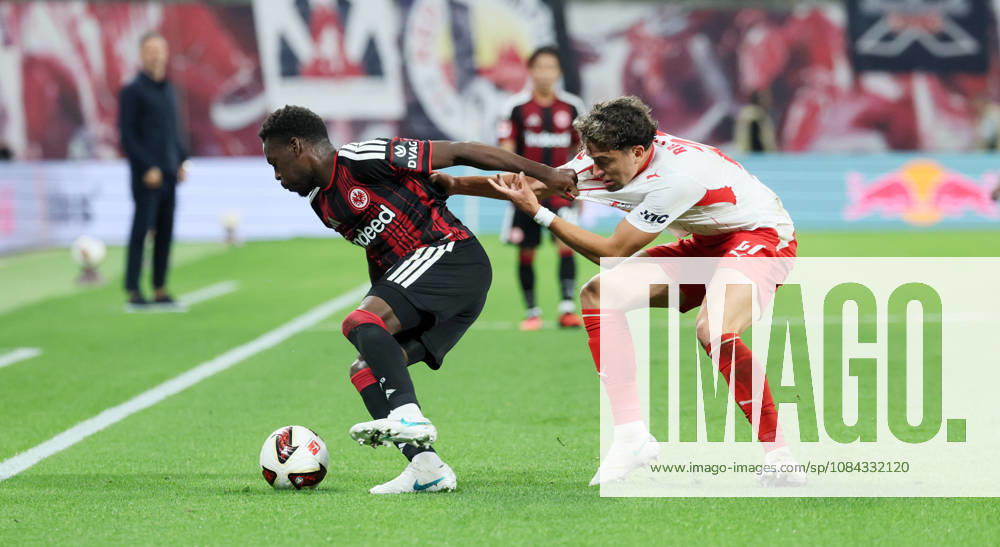 RB Leipzig - Frankfurt Bundesliga Leipzig, 10.10.2026, Red Bull Arena, Fußball, 1.Bundesliga, 5.Spieltag , RB Leipzig vs. SG Eintracht Frankfurt , Im Bild von links: Noel Aseko (15, Frankfurt) , Neil El Aynoui (21, RB Leipzig). , Nur zur redaktionellen Nutzung. Only editorial use. , DFL DFB regulations prohibit any use of photographs as image sequences and or quasi-video. ,