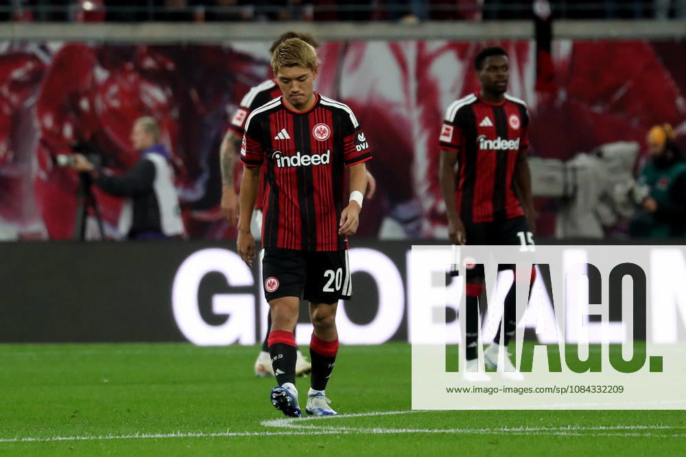 Fussball 1.Bundesliga, RB Leipzig - Eintracht Frankfurt v.l. Ritsu Doan (Eintracht Frankfurt) Enttäuscht, traurig, frustriert, ratlos, Leipzig