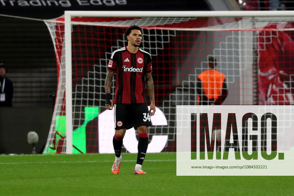 Fussball 1.Bundesliga, RB Leipzig - Eintracht Frankfurt v.l. Nnamdi Collins (Eintracht Frankfurt) Enttäuscht, traurig, frustriert, ratlos, Leipzig